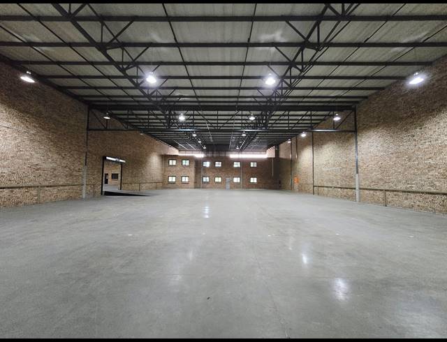 1,535M² WAREHOUSE TO LET IN LANSERIA